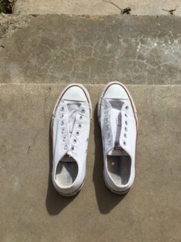 почистване на бели обувки