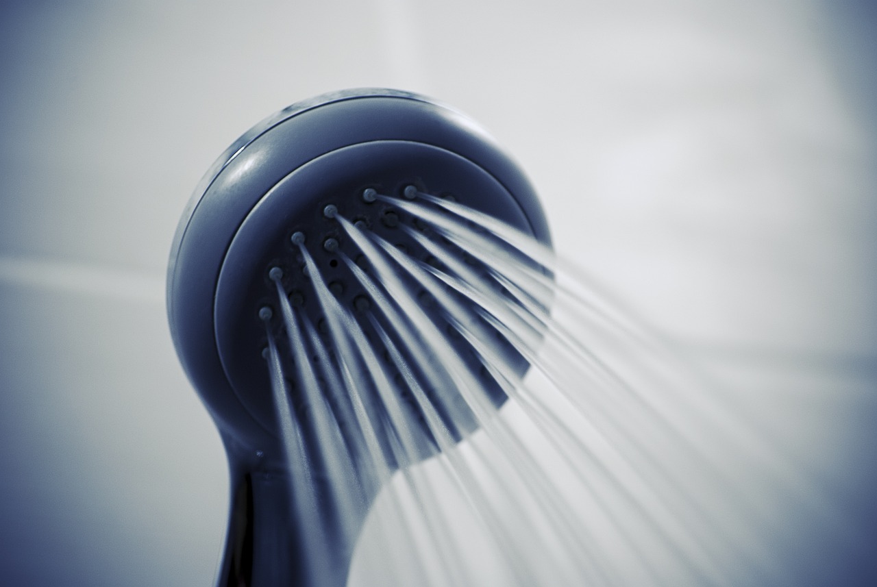 Студеният и топлият душ са две от най честите методи