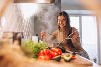 Магията на готвенето: разкриване на щастливите моменти в кухнята