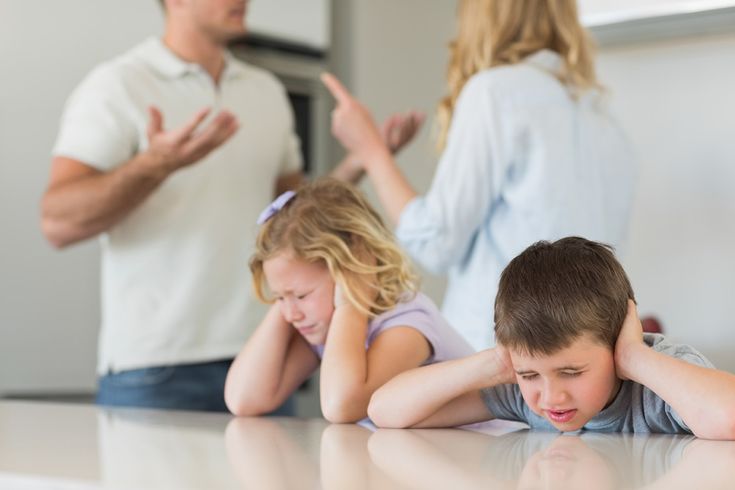 Чудите ли се как да водите спор пред децата си