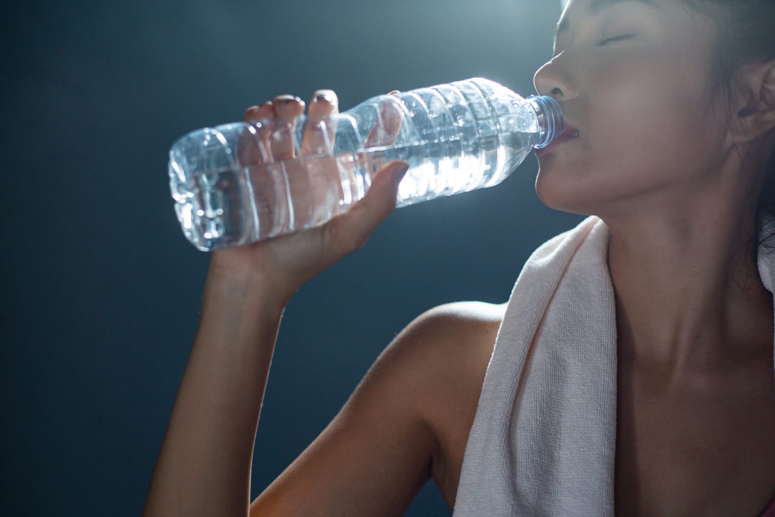 Колко вода трябва да пиете на ден, за да отслабнете?