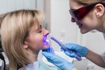 Натурални срещу професионални методи за избелване на зъбите: кой е най-добрият за вас?