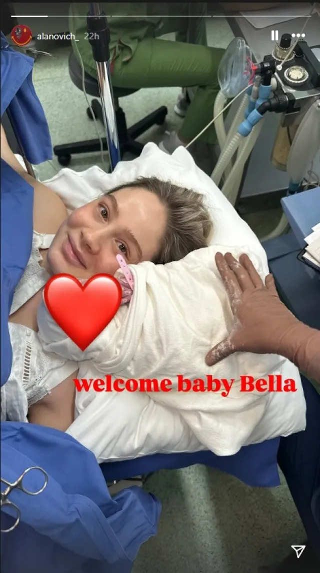 Щастлива новина: Шампионката по художествена гимнастика Елена Бинева стана майка! Щастлива новина: Шампионката по художествена гимнастика Елена Бинева стана майка!