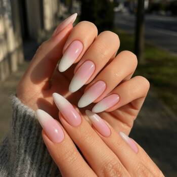 Топ 7 продукта за празничен маникюр 