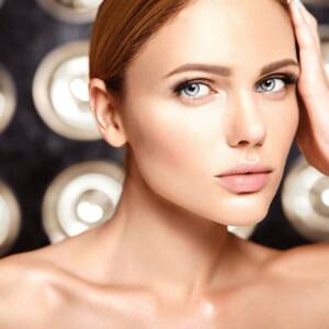 Вечният блясък: тайни за кожа, която изглежда по-млада от 30 Вечният блясък: тайни за кожа, която изглежда по-млада от 30