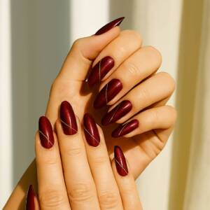 Топ 7 продукта за празничен маникюр 