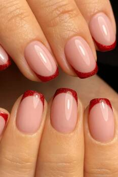 Елегантен празничен маникюр за офиса и парти вечерите Елегантен празничен маникюр за офиса и парти вечерите