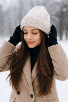 Как да предпазим косата от студ, вятър и сух въздух през зимата Как да предпазим косата от студ, вятър и сух въздух през зимата