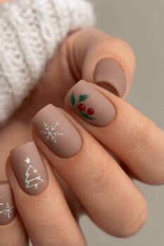 Елегантен празничен маникюр за офиса и парти вечерите Елегантен празничен маникюр за офиса и парти вечерите