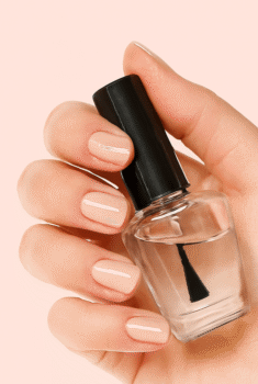 Елегантен празничен маникюр за офиса и парти вечерите Елегантен празничен маникюр за офиса и парти вечерите