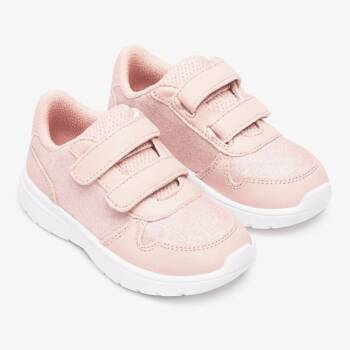 Удобни обувки за малките откриватели