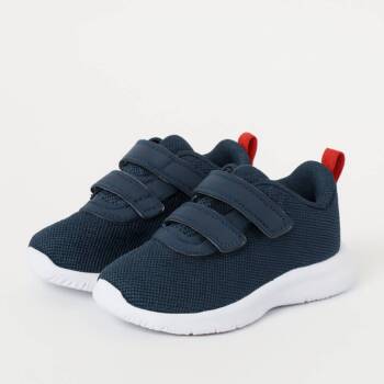 Удобни обувки за малките откриватели