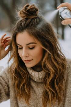 Как да предпазим косата от студ, вятър и сух въздух през зимата Как да предпазим косата от студ, вятър и сух въздух през зимата