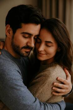 Емоционална близост – практики, които свързват душите в дълбочина Емоционална близост – практики, които свързват душите в дълбочина