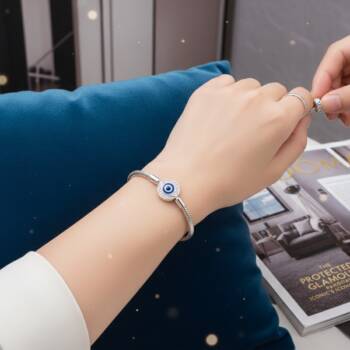 Гривни тип Пандора- ПЕРФЕКТНИЯТ подарък за Коледа 2025 гривни тип Пандора сребърна със синьо око HappyMarket.bg