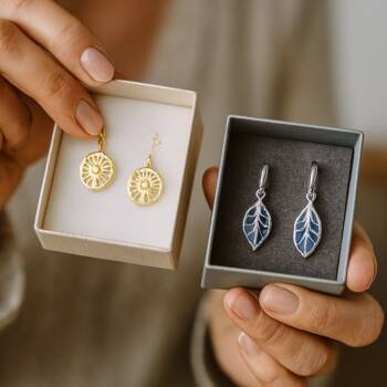 Дръзки и блестящи: Сребърни обеци за жени, които искат да бъдат забелязвани през 2025 сребърни обеци злато или сребро