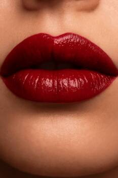 Устните на 2026: Най-горещите нюанси и текстури червила, които ще превземат Instagram Устните на 2026: Най-горещите нюанси и текстури червила, които ще превземат Instagram