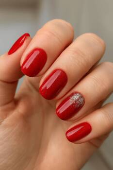 10 лесни зимни маникюра, които можеш да направиш сама у дома 10 лесни зимни маникюра, които можеш да направиш сама у дома