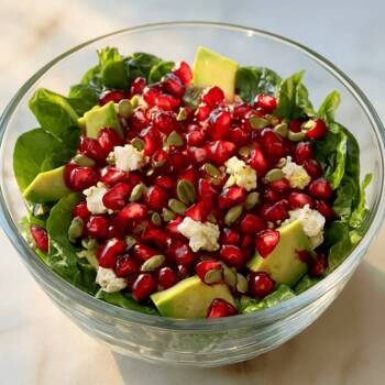 Салати за Нова година 2026: Нестандартни рецепти, които носят късмет и празнично настроение Салати за Нова година 2026: Нестандартни рецепти, които носят късмет и празнично настроение