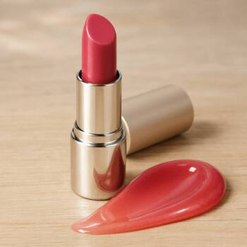 Блясък срещу мат: Най-иновативните текстури за устни, които ще доминират през 2026 Блясък срещу мат: Най-иновативните текстури за устни, които ще доминират през 2026