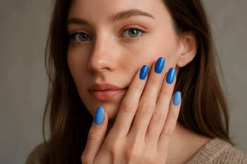 Празнична магия върху ноктите: Как цветовете на маникюра влияят на късмета ти според фън шуй Празнична магия върху ноктите: Как цветовете на маникюра влияят на късмета ти според фън шуй