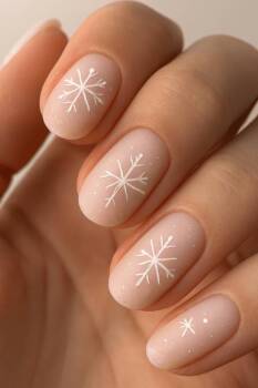 10 лесни зимни маникюра, които можеш да направиш сама у дома 10 лесни зимни маникюра, които можеш да направиш сама у дома