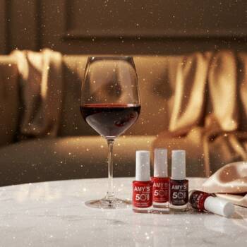 Маникюр според питието: защото вкусът и стилът вървят ръка за ръка през празници 2025 маникюр лак червено вино питието