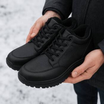 Мъжка зимна мода 2026: Как да съчетаем маратонки с ежедневен аутфит Мъжка зимна мода 2026: Как да съчетаем маратонки с ежедневен аутфит