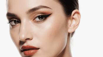 Бюти бунт: жените отказват традиционния грим и избират това Бюти бунт: жените отказват традиционния грим и избират това