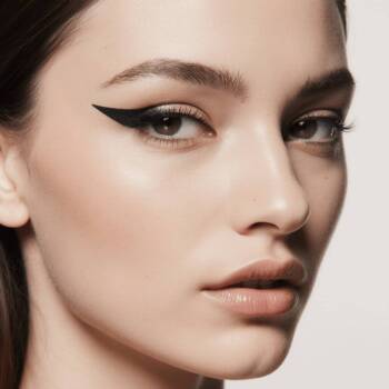 Бюти бунт: жените отказват традиционния грим и избират това Бюти бунт: жените отказват традиционния грим и избират това