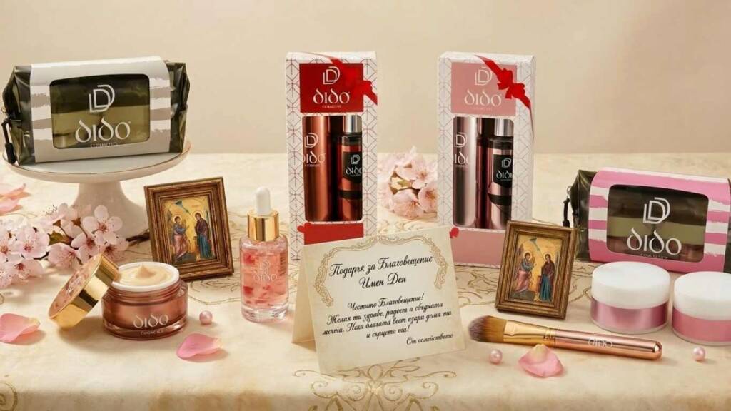 Благовещение имен ден: Какво задължително се подарява на 25 март за здраве и късмет? Различни козметични продукти и гримове в розови тонове, подготвени за благовещение имен ден.