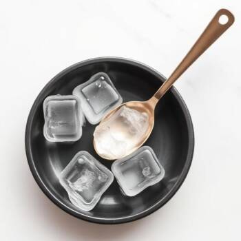 Край на подутото лице сутрин: Този лесен 2-минутен ритуал е хитът в TikTok този месец Край на подутото лице сутрин: Този лесен 2-минутен ритуал е хитът в TikTok този месец