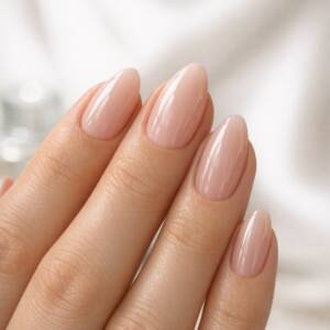 Тази форма на ноктите оптически издължава пръстите - абсолютен фаворит за 2026