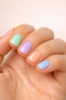 Топ 7 идеи за къси нокти: Практични, но по-стилни от всякога през пролетта Топ 7 идеи за къси нокти: Практични, но по-стилни от всякога през пролетта