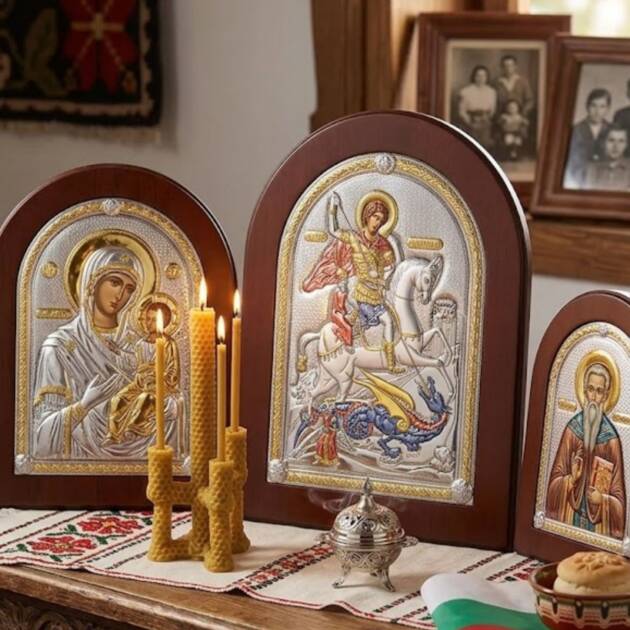 Ден на Ботев (2 юни) и българският дом: Как да подредим кът на закрилата с икона и национални символи? Сребърни православни икони и свещи за Ден на Ботев (2 юни).
